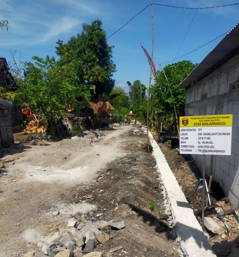 Desa Banjarbanggi Perkuat Infrastruktur dengan Pembangunan TPT