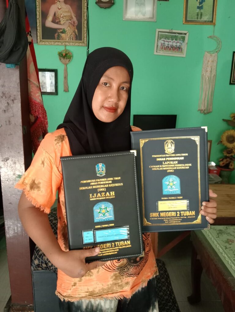 IJAZAH DITAHAN 2 TAHUN DI SMKN 2 TUBAN, FREKWENSI POS TURUN TANGAN — ORANG TUA BERKACA-KACA