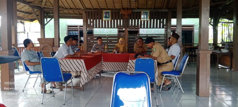 Rembug Bersama Pemanfaatan Traktor Milik Poktan Waloyo Sari Sepakati Penggunaan untuk Kemanfaatan Bersama