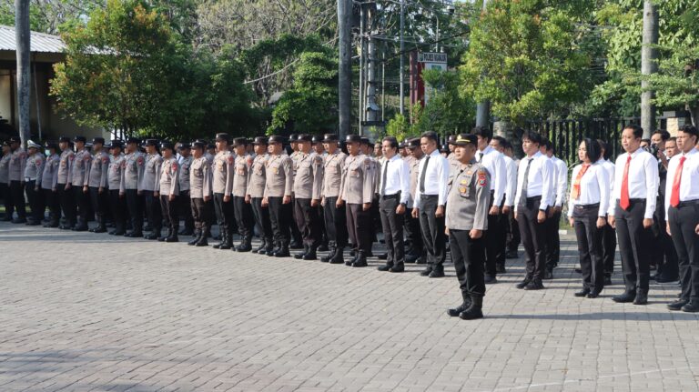 Kapolres Nganjuk Pimpin Apel  , Apresiasi Kinerja dan Tekankan Pentingnya Kesehatan Personel