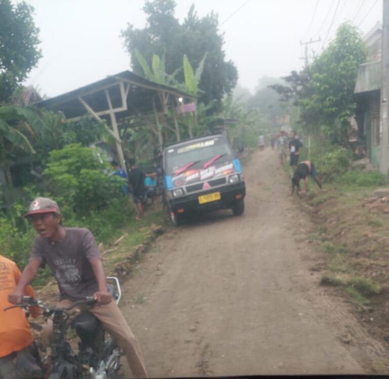 PEMBONGKARAN MISTERIUS: PROYEK BKKD TEMBELING DIBAJAK WAKTU, KUALITAS JALAN TERANCAM ANCUR