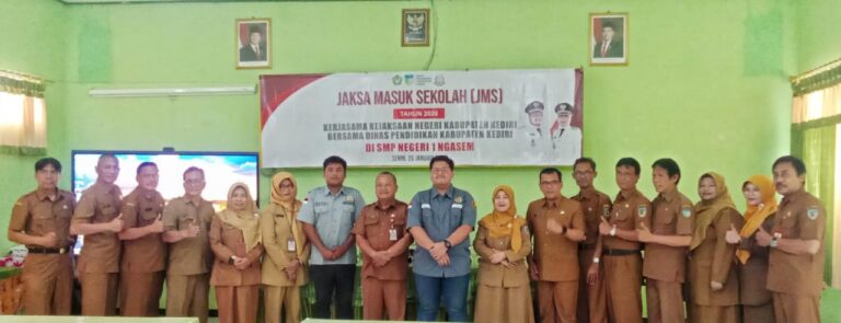 Jaksa Masuk Sekolah di SMPN 1 Ngasem, Kabupaten Kediri,Tanamkan Kesadaran Hukum Sejak Dini